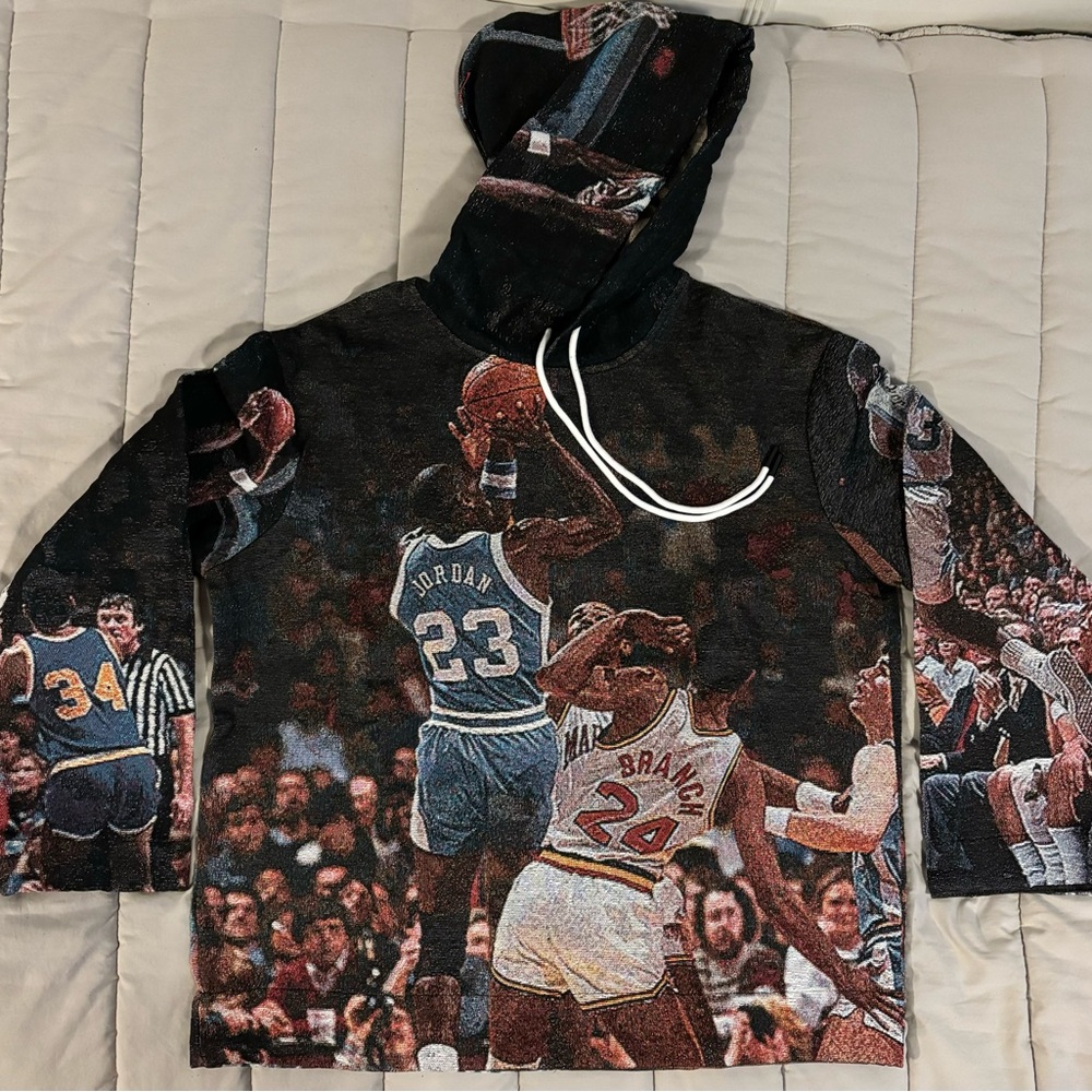 RARE BRAND NEW MICHAEL JORDAN TAPESTRY HOODIE SIZE MEDIUM NEVER WORN IN PACKAGE